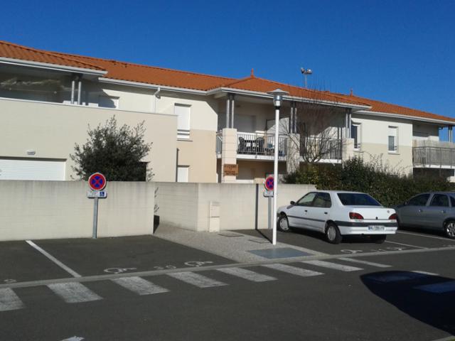 APPARTEMENT AU 1ER ETAGE AVEC BALCON DANS RESIDENCE SECURISE