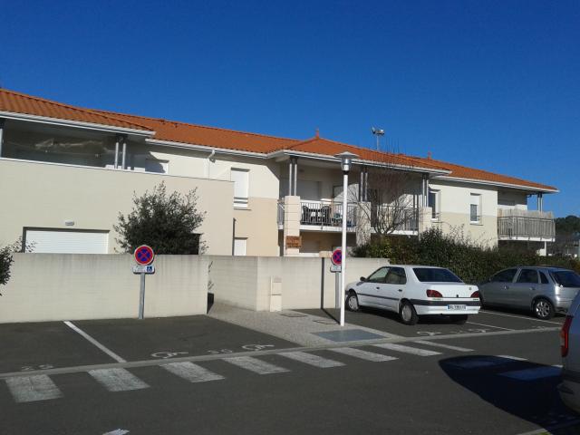 APPARTEMENT AU 1ER ETAGE AVEC BALCON DANS RESIDENCE SECURISEE
