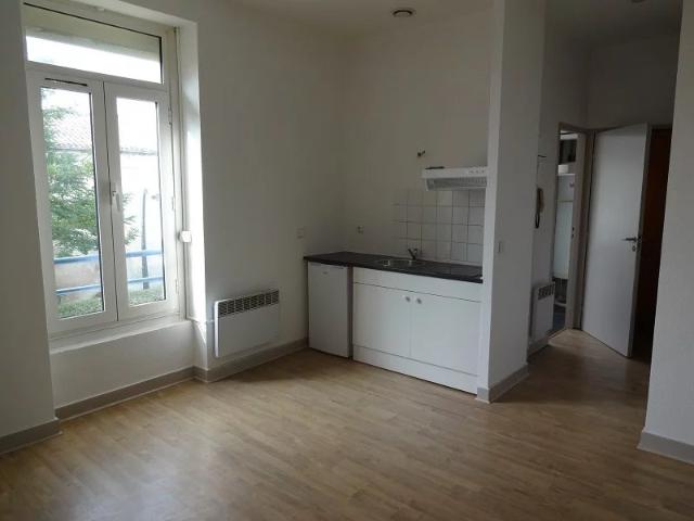 Appartement au 1er étage de type 2 de 38 m² env. Centre Bourg Pr