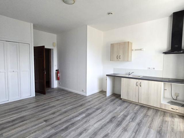 Appartement au 2ème étage d'une résidence au centre ville de