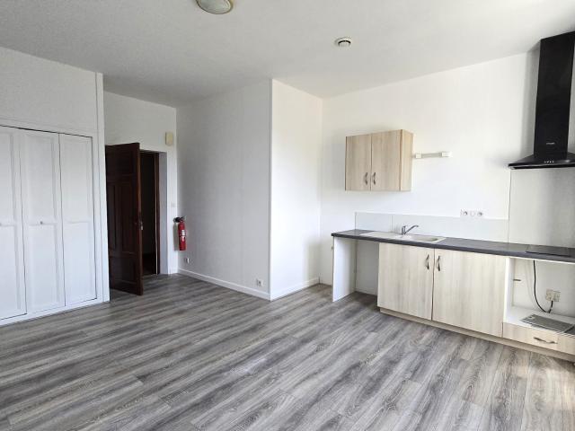 Appartement au 2ème étage d'une résidence au centre ville de Saint Palais