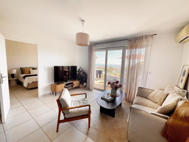 Appartement au calme absolu, vue mer, belle terrasse 41m² Nice