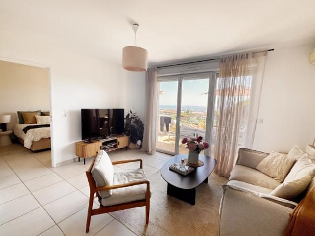 Appartement au calme absolu, vue mer, belle terrasse et garage