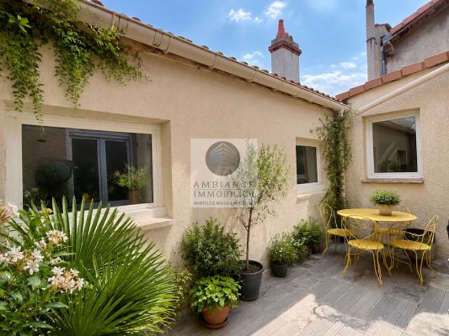 Appartement au coeur de Chateauvert avec patio et garage