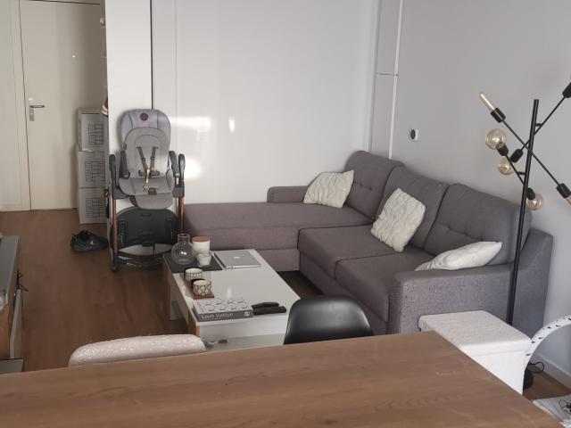 APPARTEMENT AU DERNIER ETAGE AVEC ASCENSEUR PROCHE GARE ET COMMODITES