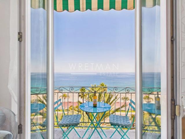 Appartement au dernier étage avec balcon et vue sur la mer –. 52m² Nice