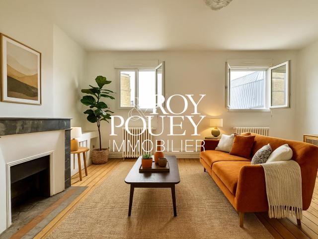 Appartement au dernier étage avec tropezienne Triangle d’Or. 63m² Bordeaux