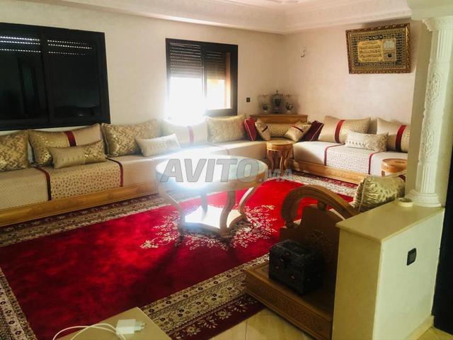 Appartement au deuxième étage avec moitié de terrasse sur le toit à vendre