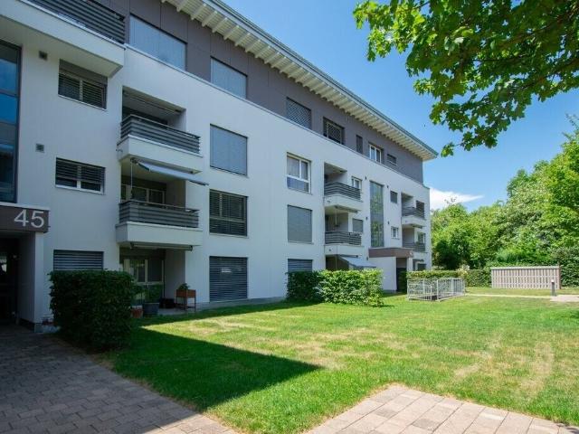 Appartement au rez de chaussée avec coin salon et buanderie privée | dreamo. Ch