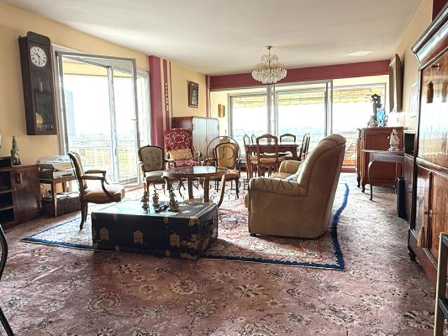 Appartement avec ascenseur, terrasse et parking CROIX BLANCHE