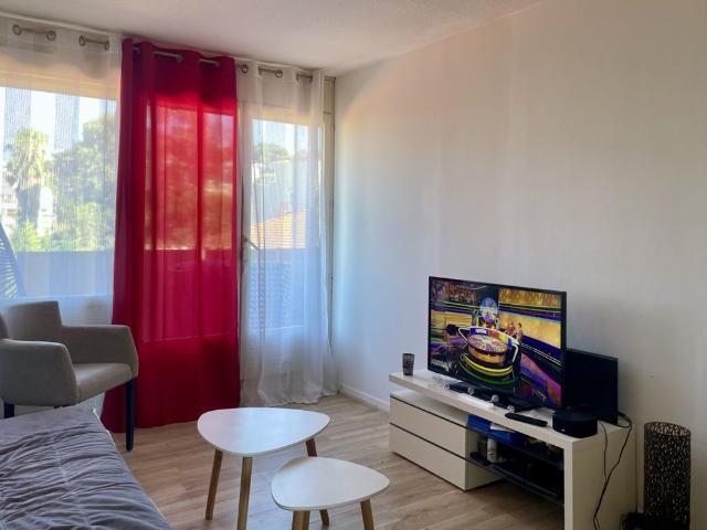Appartement avec balcon 2 pièces + parking en sous sol à louer à Saint Raphaël