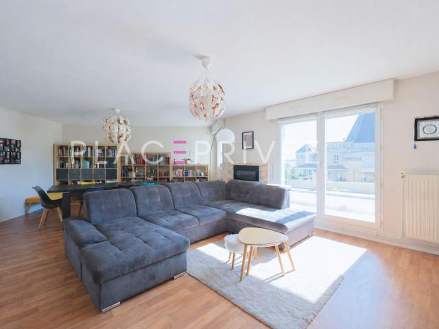 Appartement avec balcon, ascenseur et stationnement