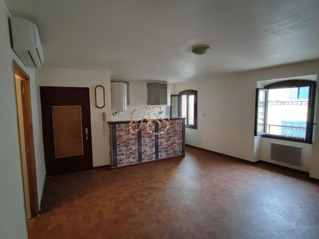 Appartement avec balcon en centre ville de St Gilles