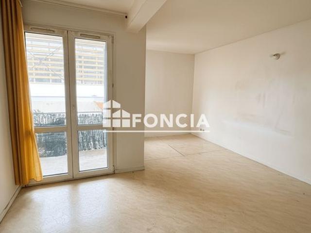 Appartement avec balcon et ascenseur