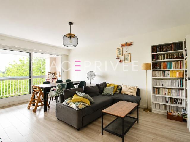Appartement avec balcon et deux places de parking