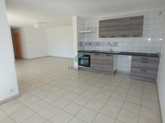 APPARTEMENT AVEC BALCON ET GARAGE