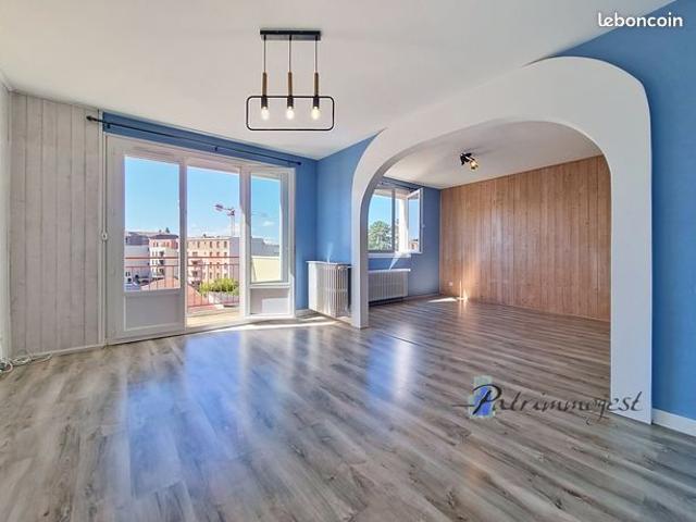 Appartement avec balcons et cave