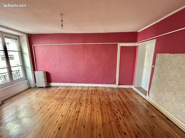 Appartement avec cachet à rénover Hypercentre Jean Jaurès 103m2