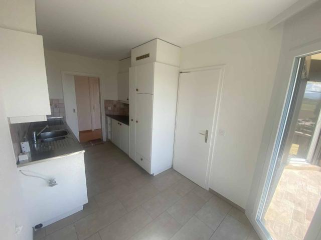 Appartement avec chambre indépendante, cave et place de parc intérieure | dreamo. Ch