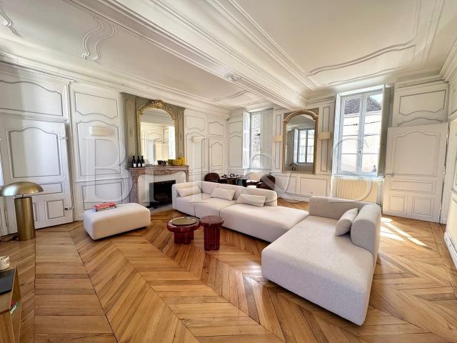 Appartement avec du cachet, 3 chambres, cave et parking, cen. 148m² Beaune