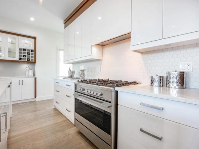 APPARTEMENT AVEC DOUBLE TERRASSE, PROCHE STALINGRAD
