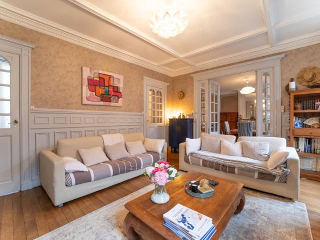 APPARTEMENT AVEC EXTERIEUR 5 PIECE S 140 M² HYPER CENTRE