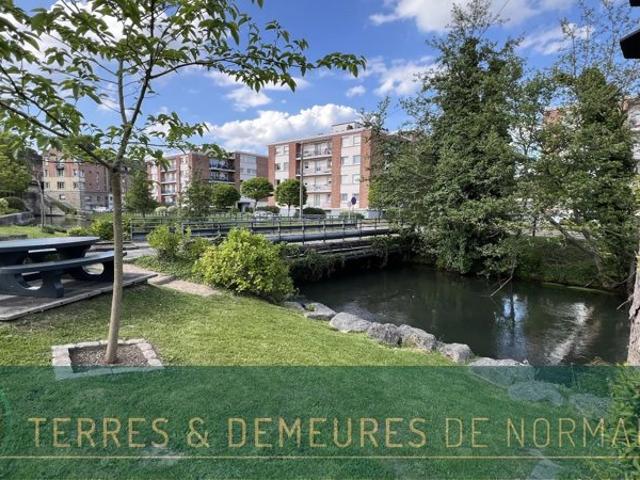 Appartement avec entrée indépendante, vue sur la Bresle, grenier aménageable de 54,3 m² et beau potentiel d’agrandissement en plein centre ville