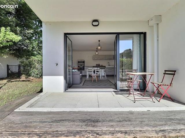 APPARTEMENT AVEC JARDIN DE 100m² ET 2 PLACES DE PARKING