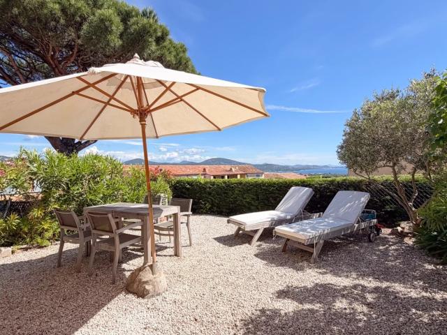 Appartement avec jardin et vue mer sur les hauteurs de Cogol. 61m² Cogolin