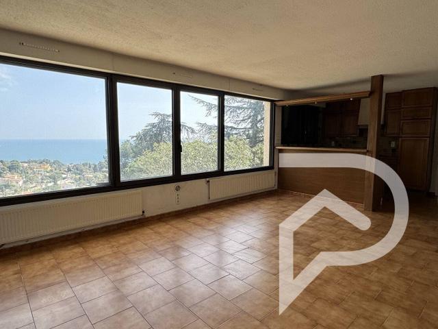 Appartement avec jardin, piscine, vue Mer avec garage sur le