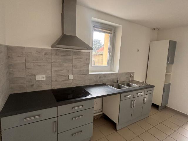 Appartement avec petite cour privative et garage