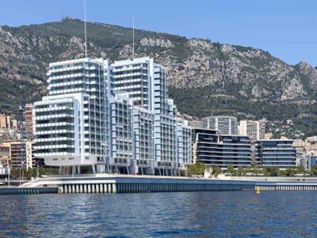 Appartement avec piscine en bord de mer