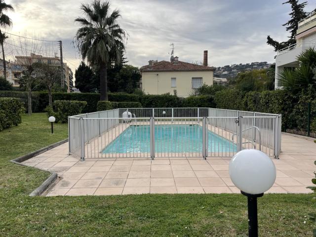Appartement avec piscine près du centre ville en location saisonnière: Tarif indiqué à titre informatif
