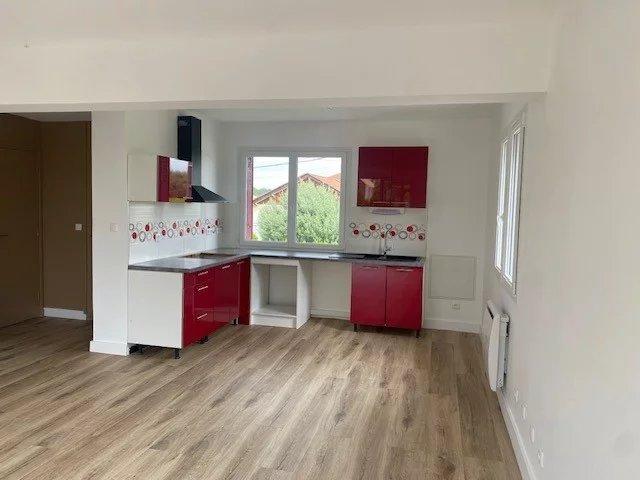 APPARTEMENT AVEC REZ DE JARDIN AU COEUR DE MOURS