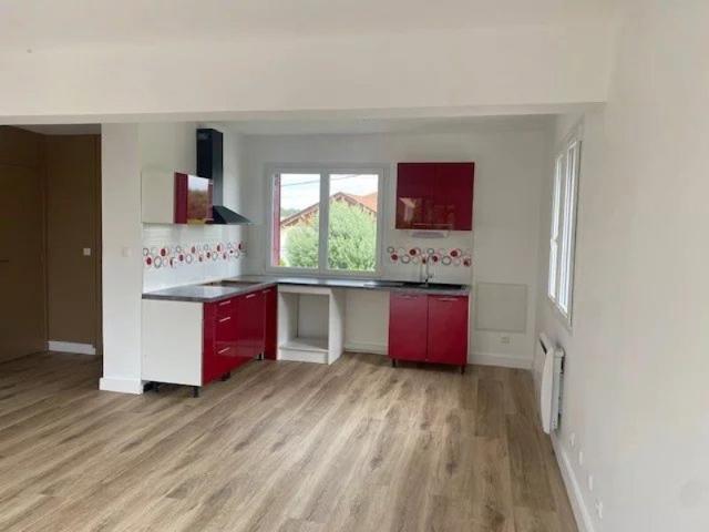APPARTEMENT AVEC REZ DE JARDIN AU COEUR DE MOURS