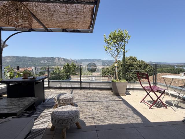 Appartement avec rooftop dans maison de ville entre patrimoi