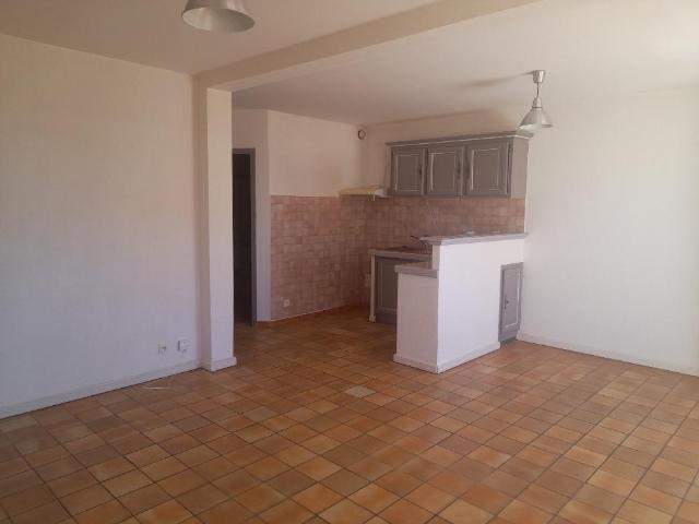 Appartement avec terrasse à louer à Aureille