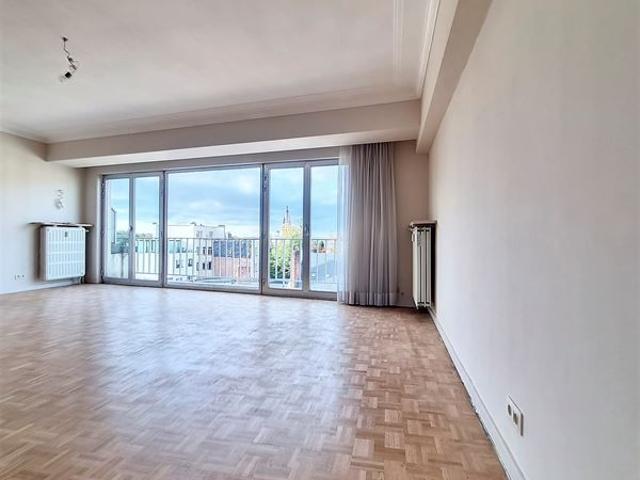 Appartement avec terrasse à l'arrière de l'immeuble