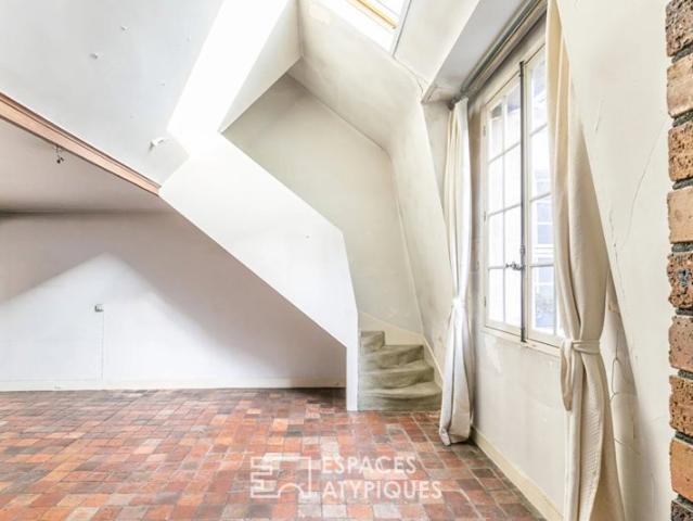 Appartement avec terrasse à réinventer au coeur du marais historique