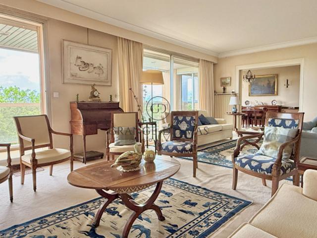 Appartement avec terrasse, ascenseur et parking CAUDÉRAN PASTEUR