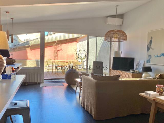 Appartement avec terrasse et parking CHARTRONS
