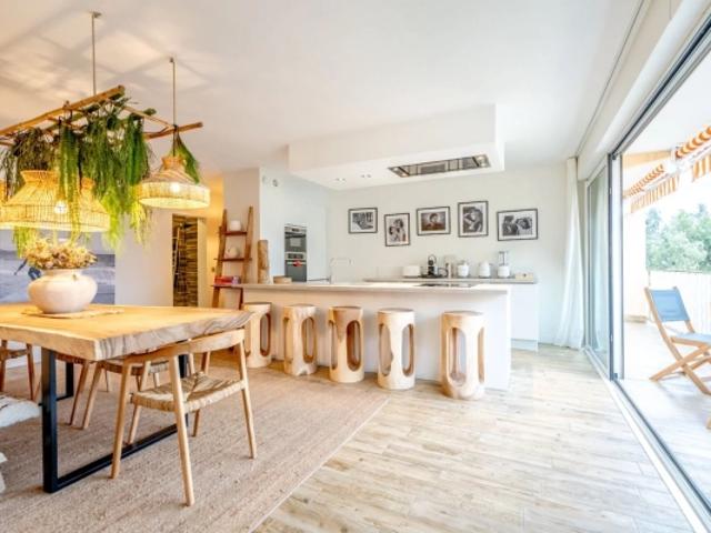 Appartement avec terrasse et parkings à Saint Tropez