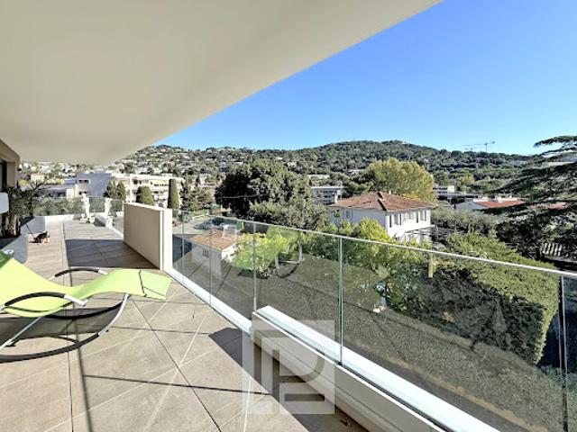 Appartement avec terrasse et piscine