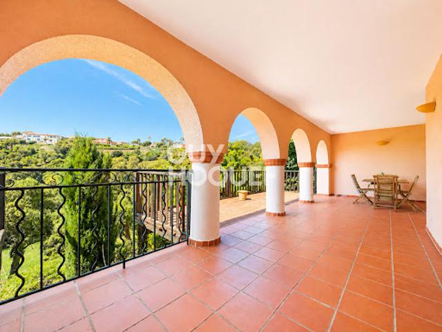 Appartement avec terrasse et piscine