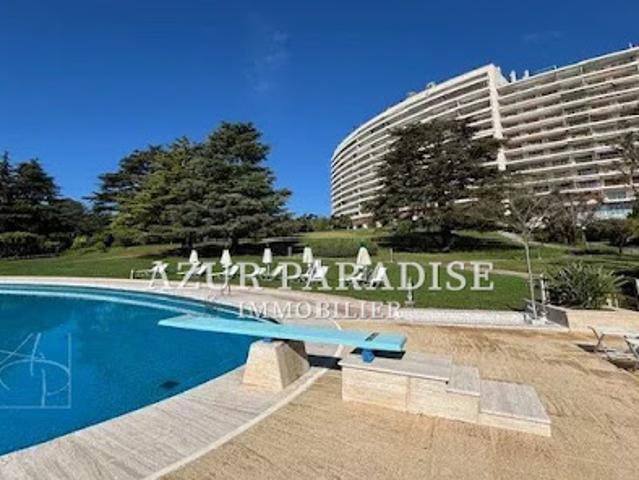 Appartement avec terrasse et piscine