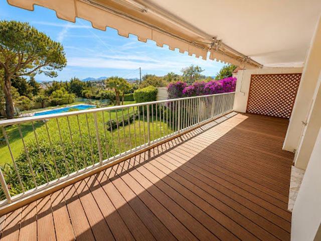 Appartement avec terrasse et piscine