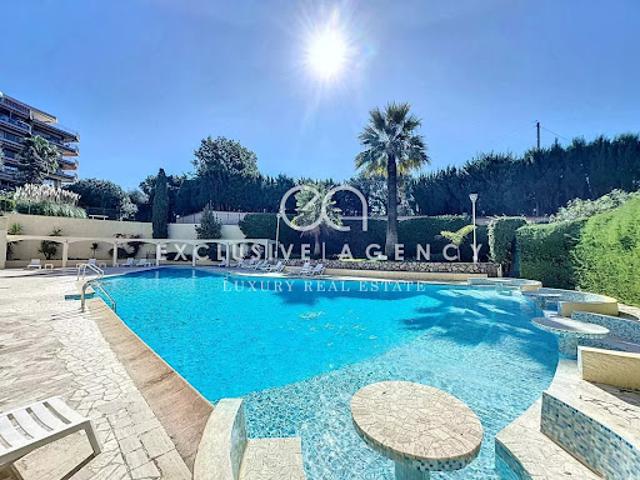 Appartement avec terrasse et piscine