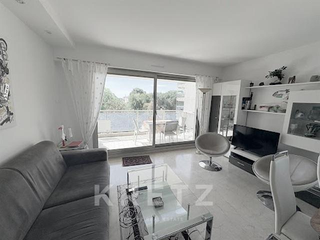 Appartement avec terrasse et piscine
