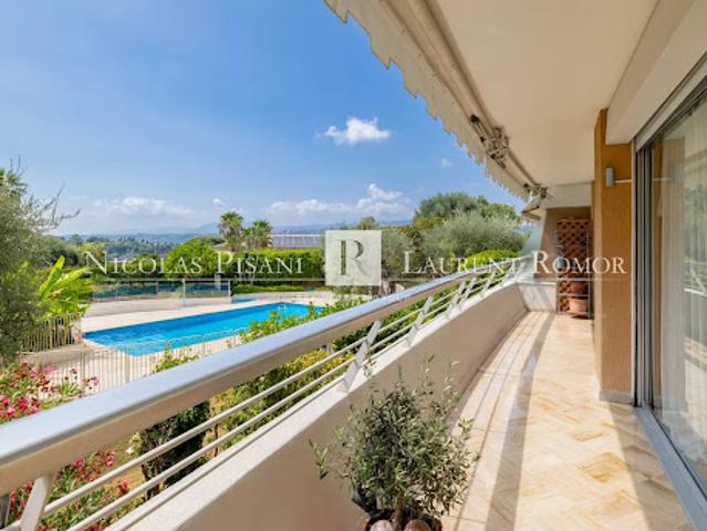 Appartement avec terrasse et piscine