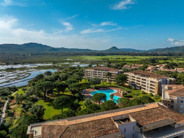 Appartement avec terrasse et piscine